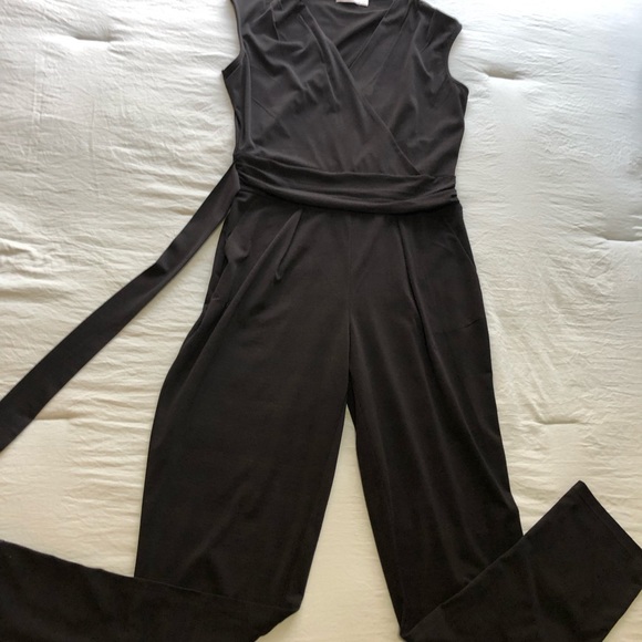 Ladies jumpsuit size small EUC - Picture 2 of 4